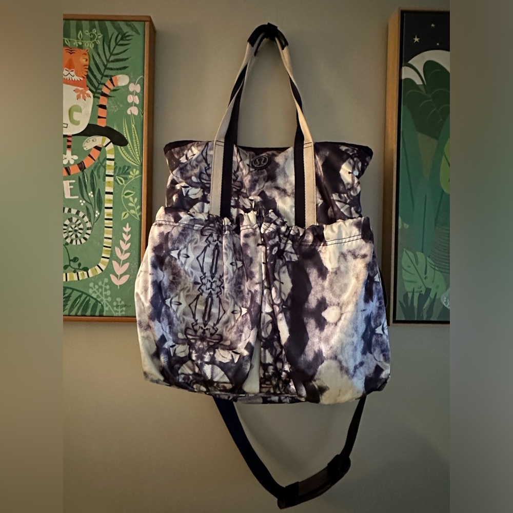 Lululemon Weekender bag